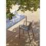 Fauteuil Tiberina corda et table Tevere sous les arbres