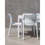 Chaises Bit bianco et table blanche sur la terrasse