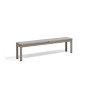 Bancs Rio Bench Alu et coussins grigio autour de la table