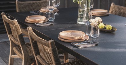 Table Origin Medium dressée pour un repas