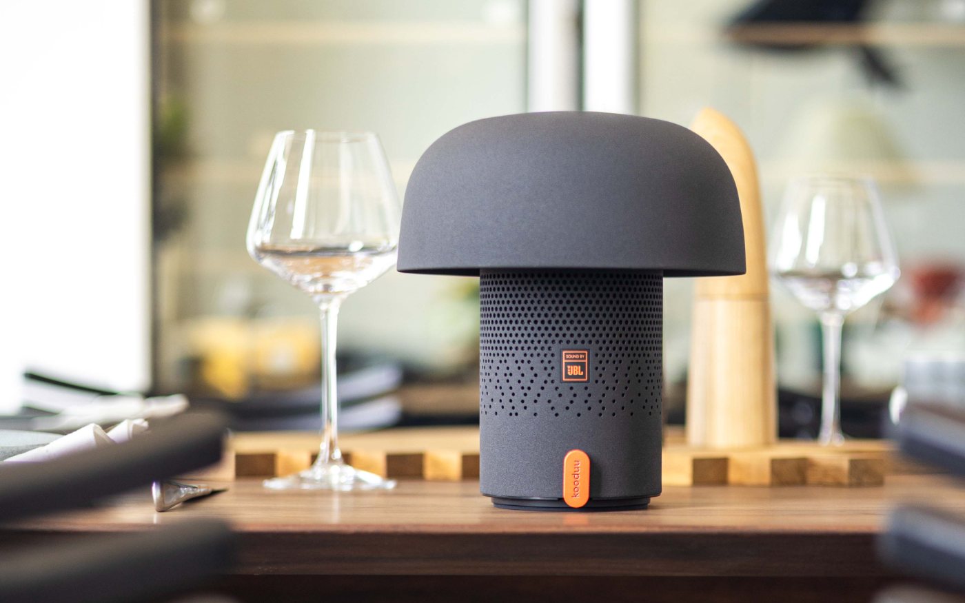 Enceinte lumineuse Sensa Play sur une table