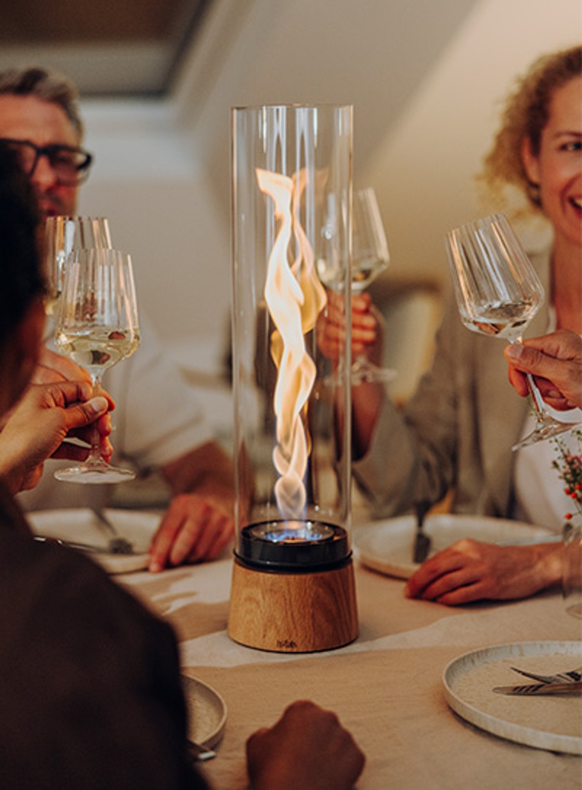 SPIN air 1200 chêne sur une table dressée
