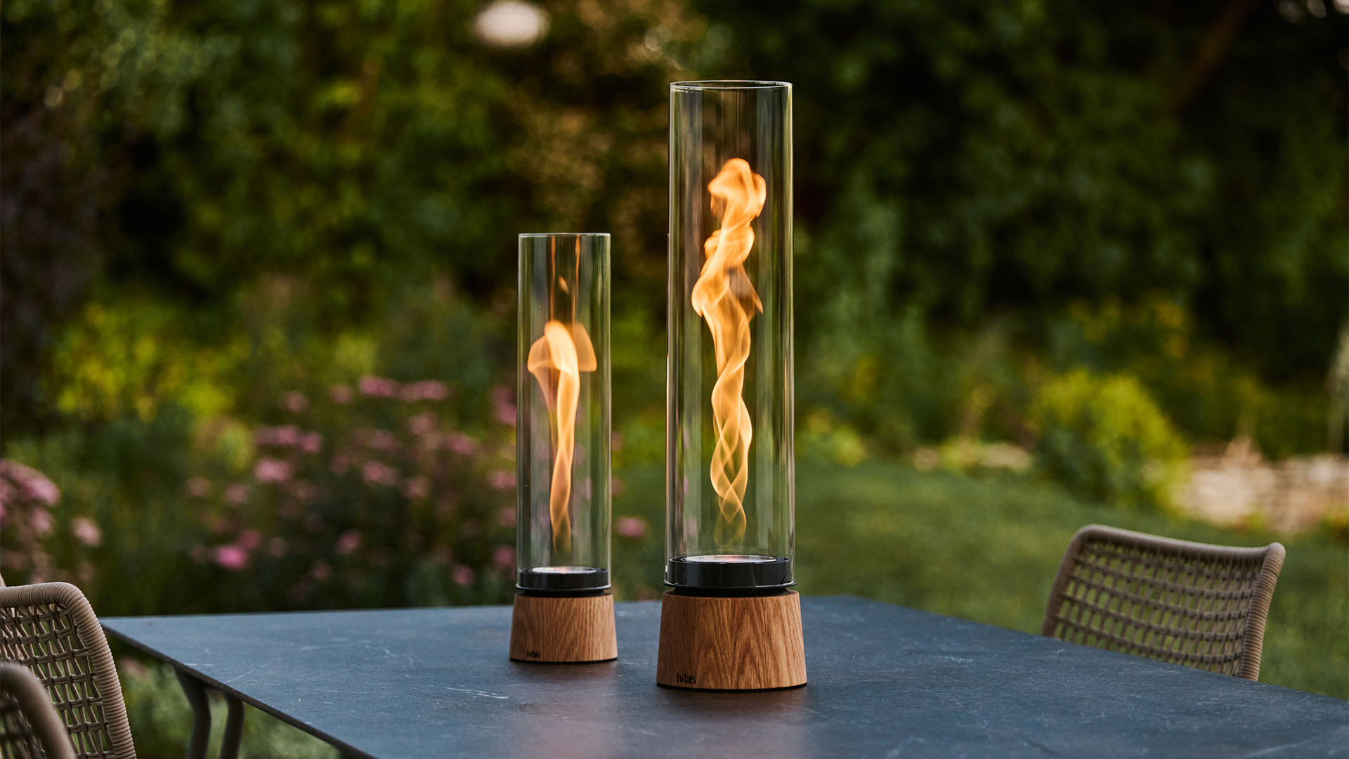 SPIN air 900 chêne sur une table de jardin