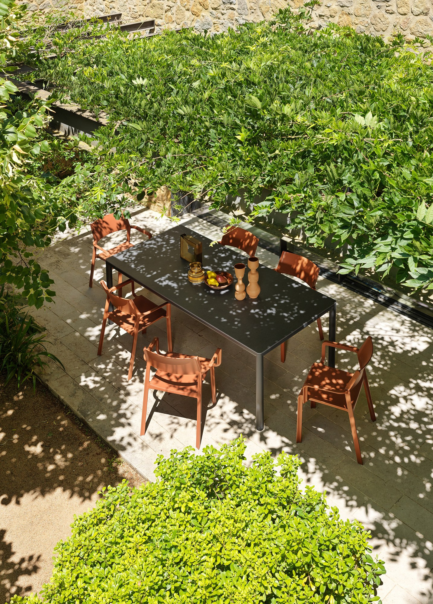 Tevere Lam 210 antracite et fauteuils Trill, vue du ciel