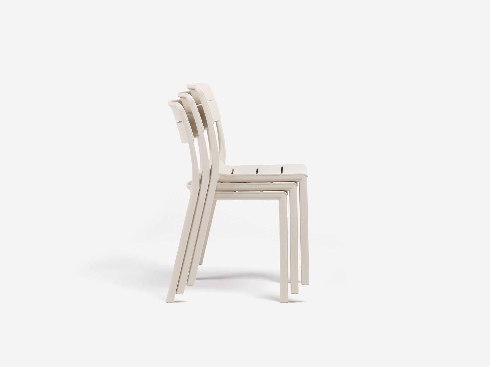 Chaises Cassia Bistrot corda empilées