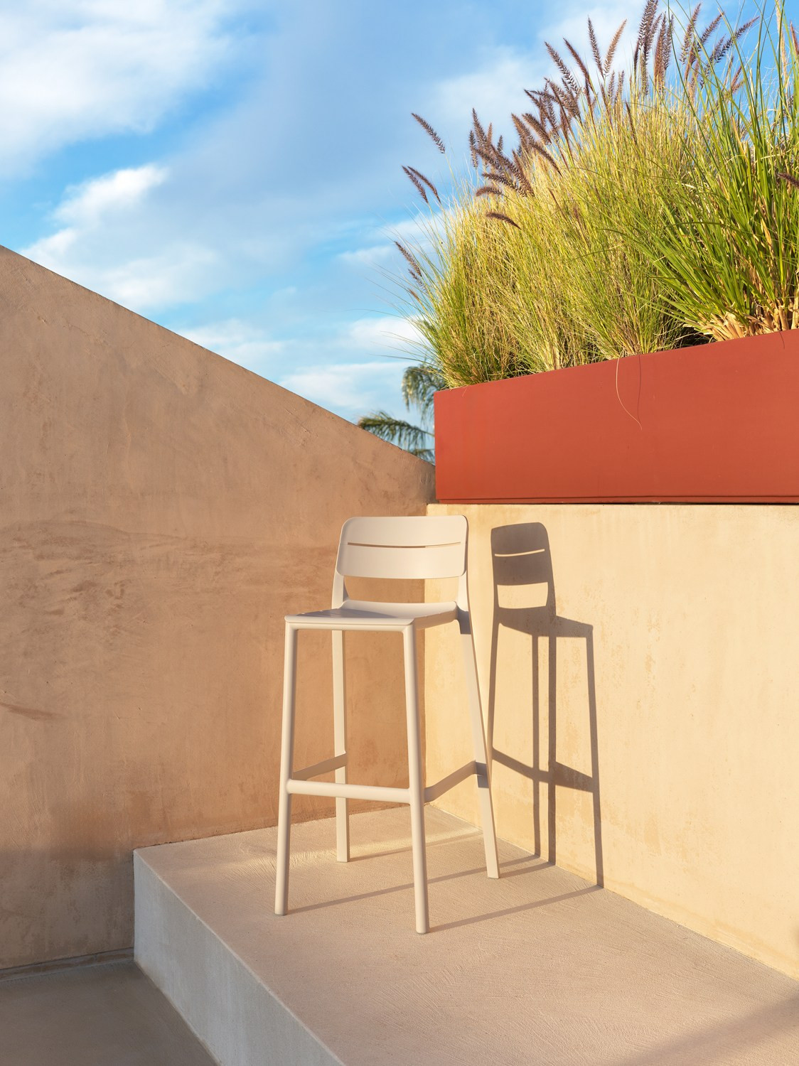 Tabouret Cassia Stool corda sur la terrasse