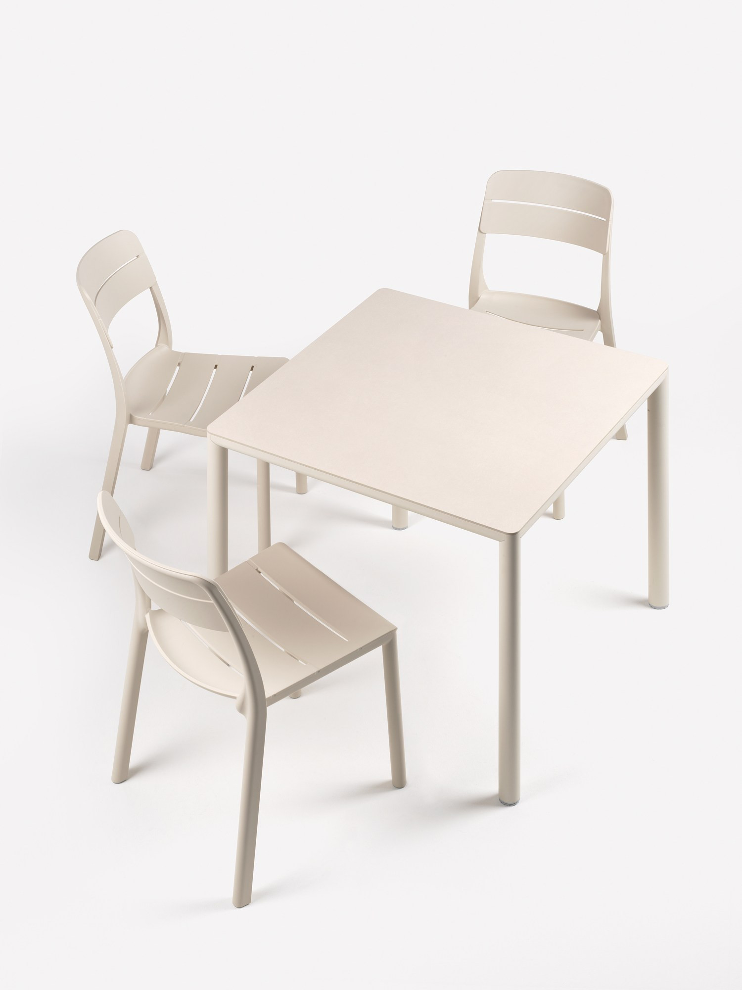Table Piave 80 corda et chaises Cassia Bistrot