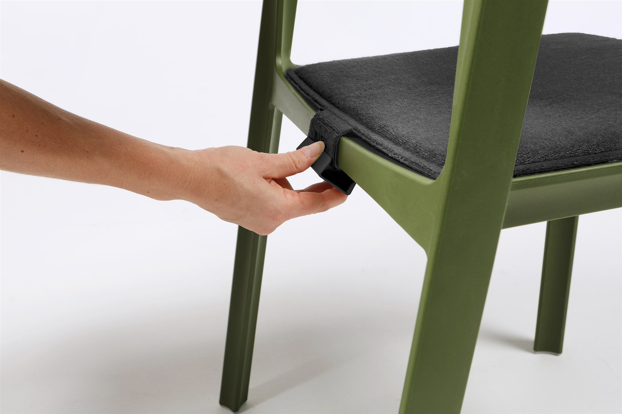 Fixation par clips du coussin Trill Bistrot