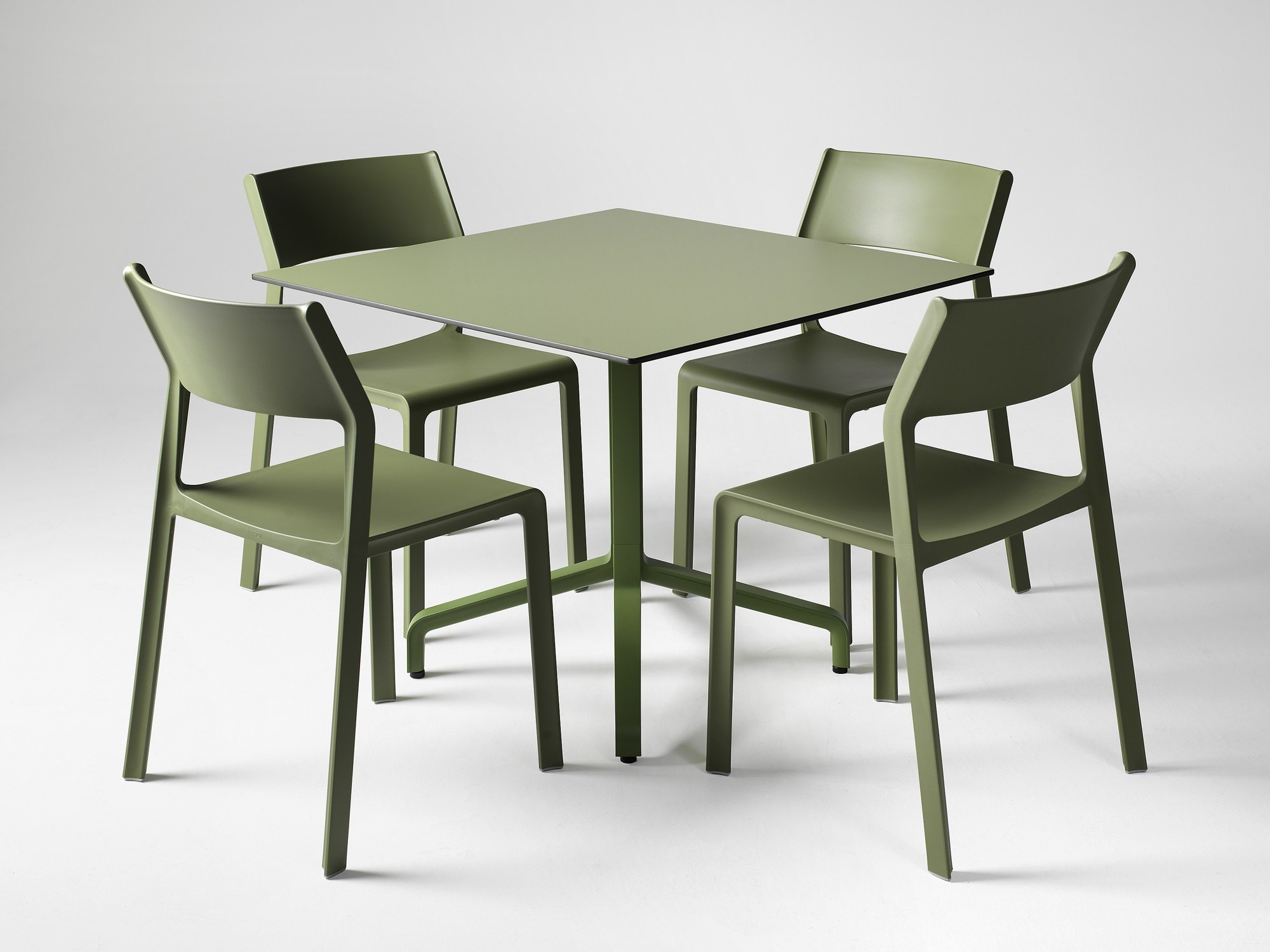 Chaises Trill Bistrot agave et table carrée