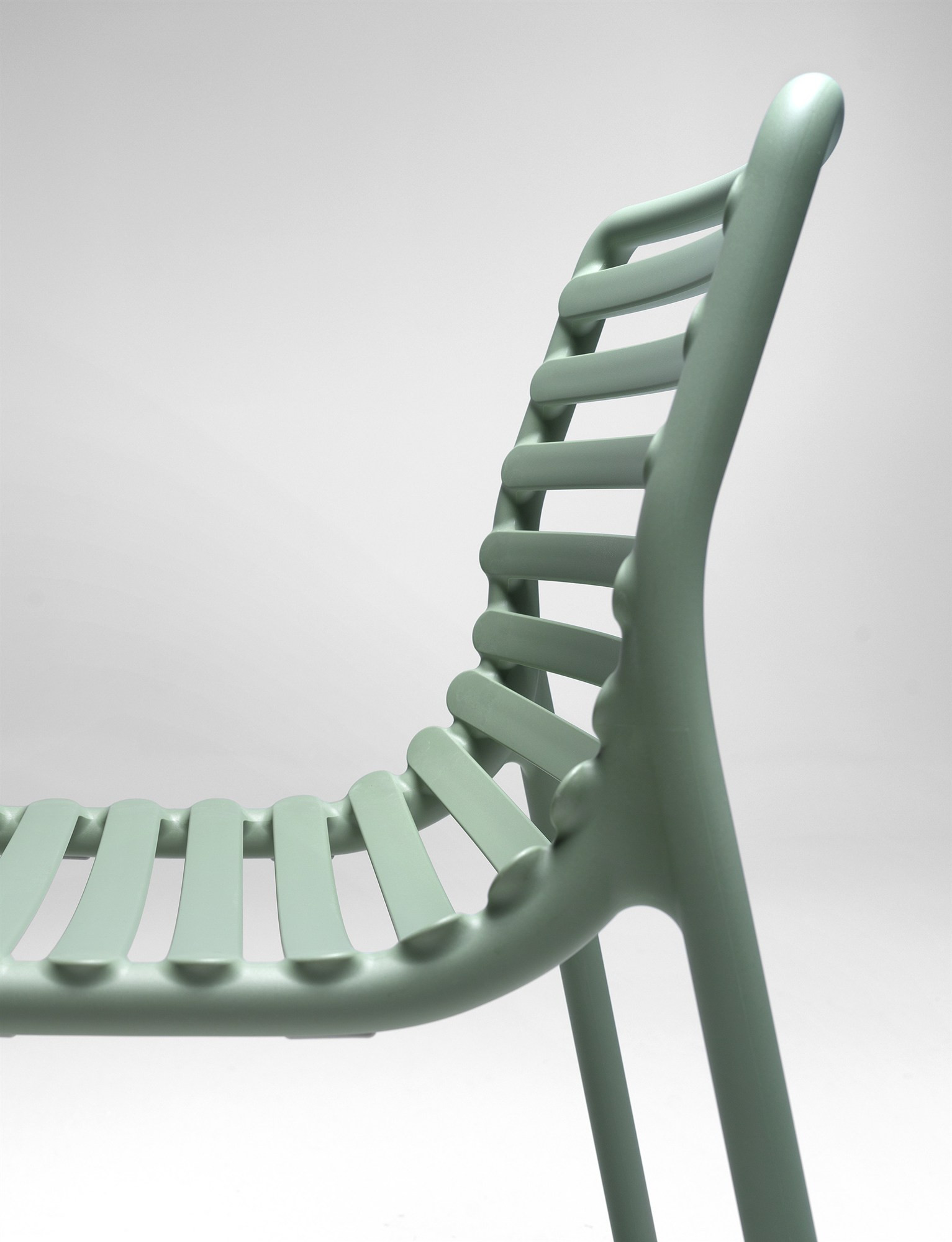Chaise Doga Bistrot menta, détail du dossier