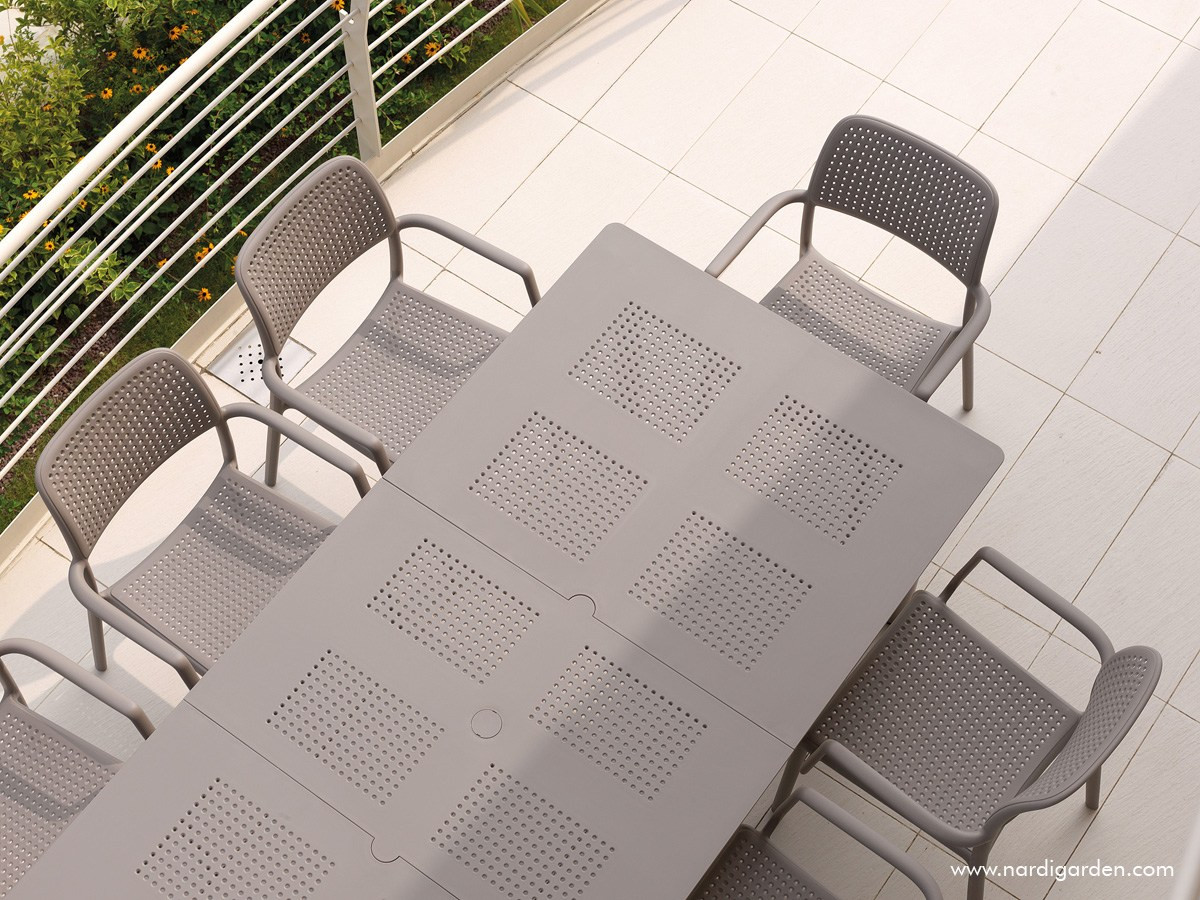 Fauteuils Bora tortora en terrasse