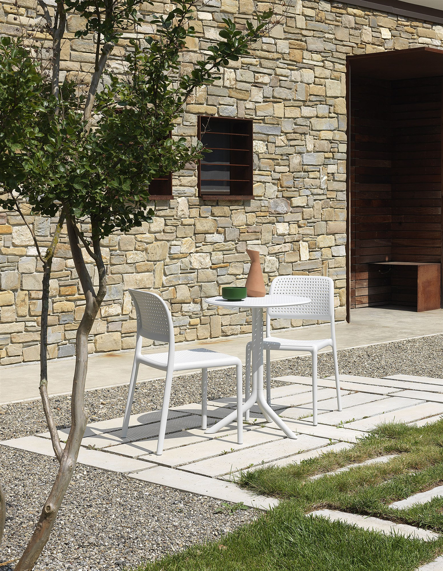 Chaises Bora Bistrot agave et bianco en terrasse
