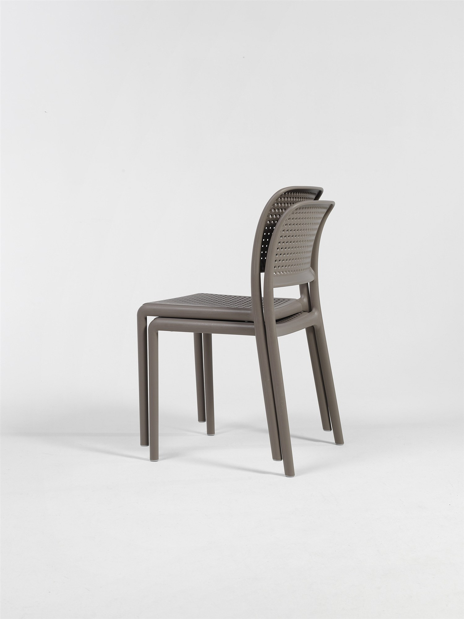 Chaises Bora Bistrot tortora empilées