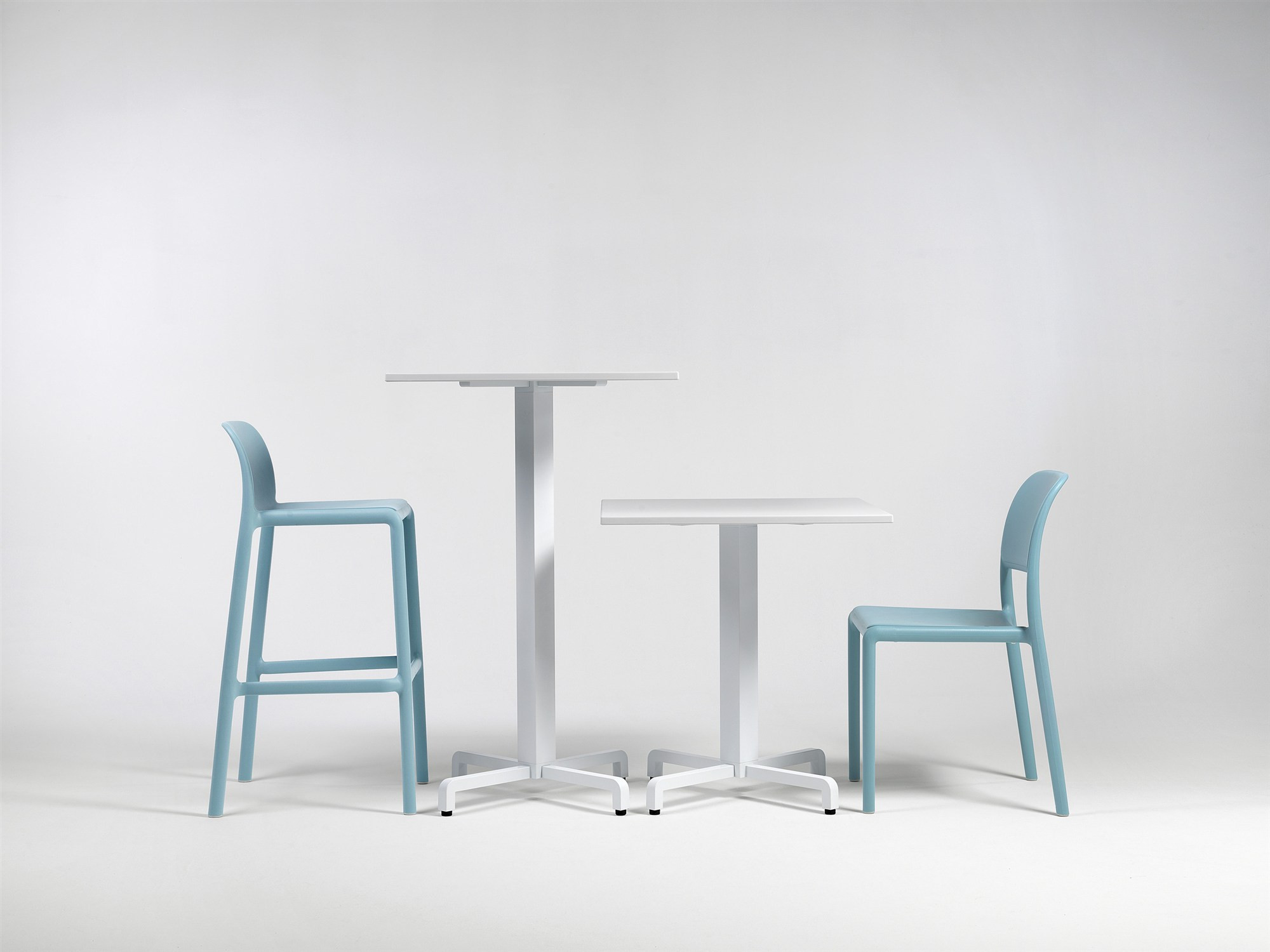 Chaises Riva Bistrot celeste et table bistrot