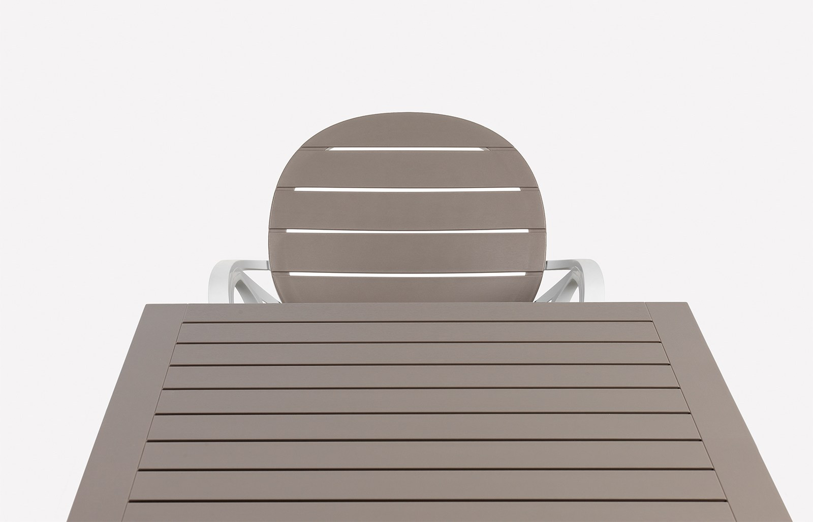 Table Cube tortora et fauteuil Palma