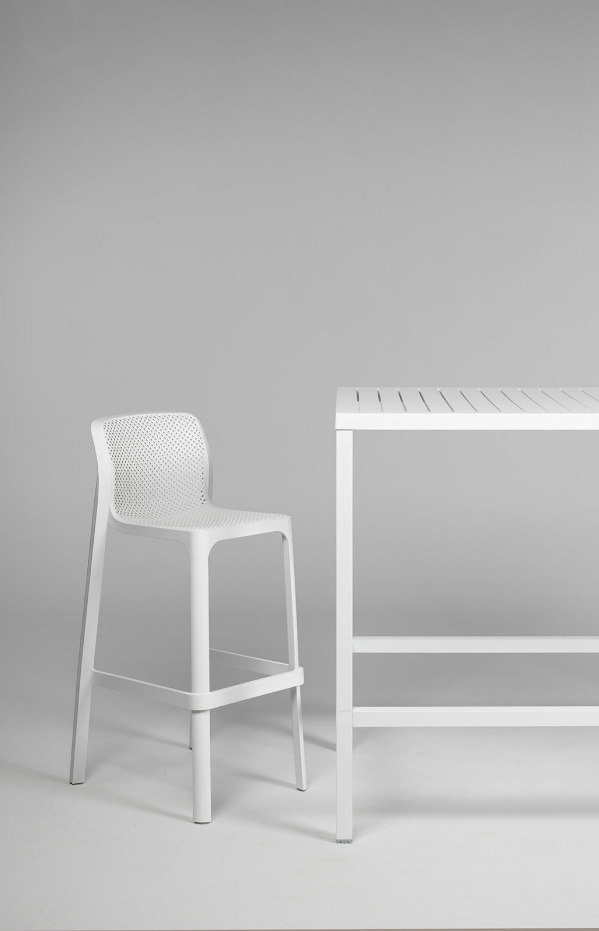 Table Cube High et tabourets Net Stool